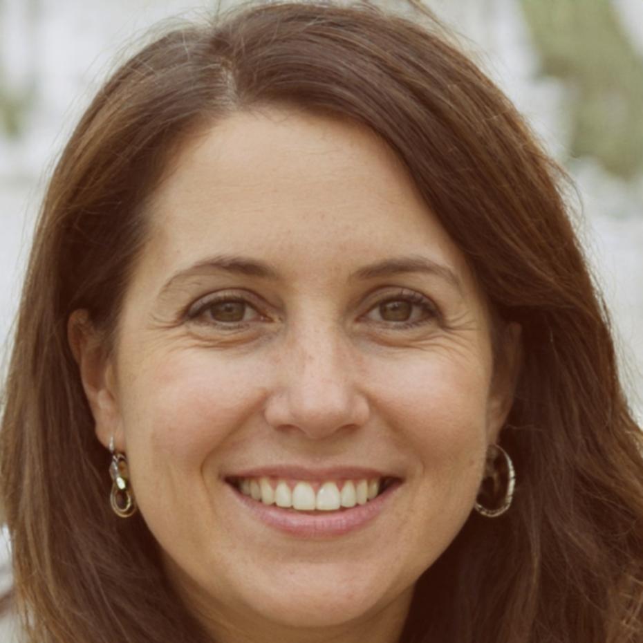 Yael Roth portrait